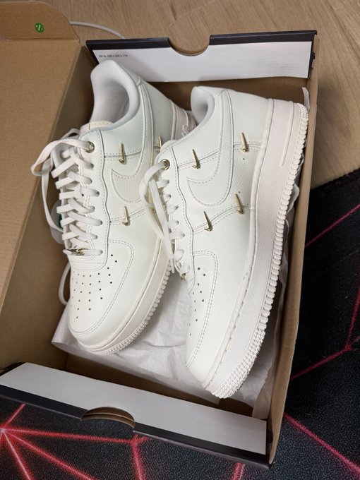 Еlla Kross - New gift from the slave : Nike babies 💕 What are u waiting for ? #findom #paypig #findomsatan https://t.co/2wNtOdO1mK