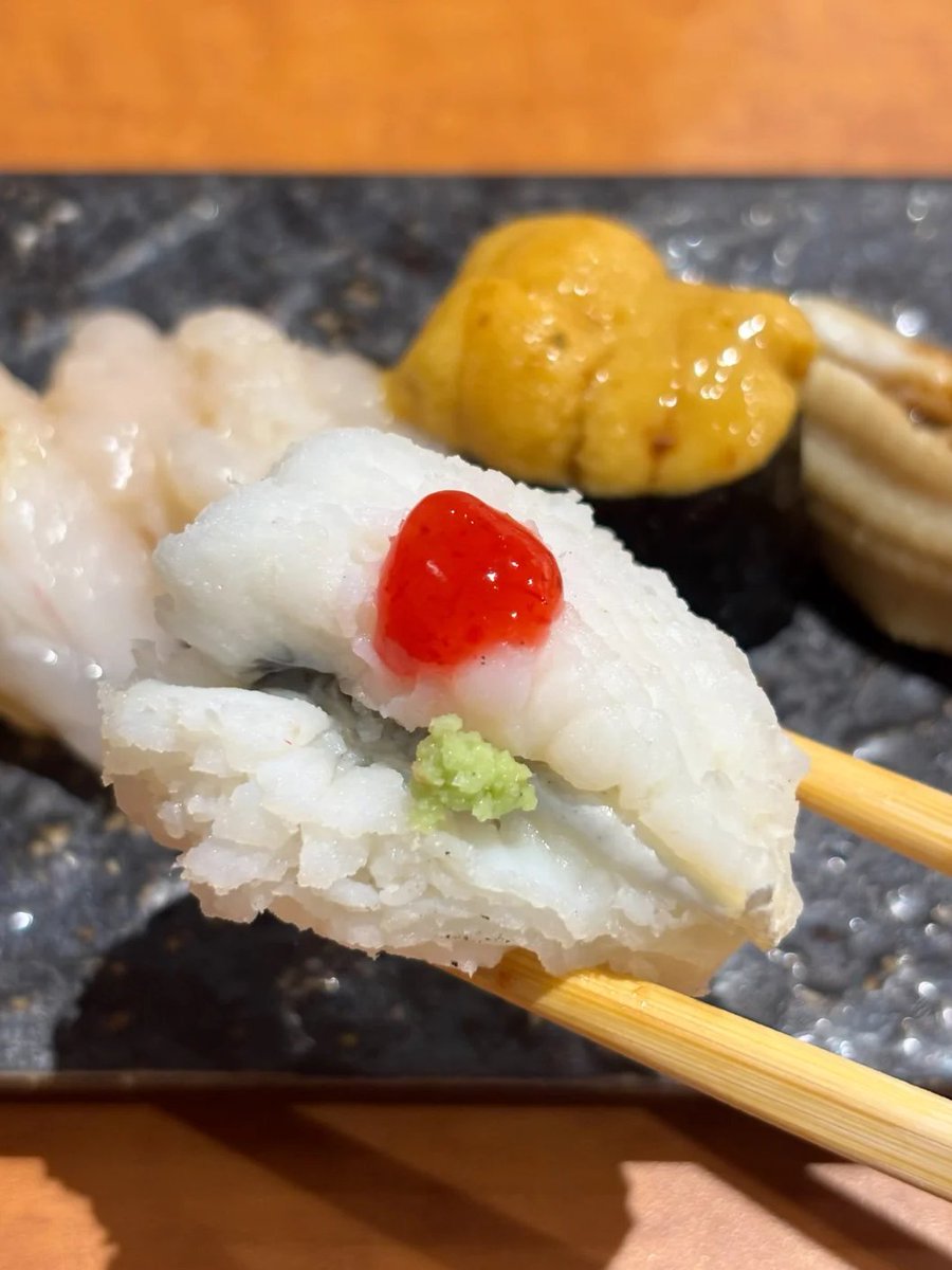 kaylee_wegener's tweet photo. 寿司と鮎南蛮漬けの贅沢な一皿🐟 https://t.co/MaV5l0qefH