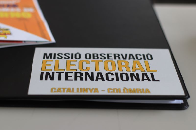 ICIPeace's tweet photo. Primera formació a Bogotà dels participants a la Missió Catalana d'Observació Electoral de les presidencials de Colòmbia, organitzada per @TaulaColombia 

La missió està formada per 27 persones, entre diputats i representants d'entitats i institucions https://t.co/xea8mAKyRd https://t.co/GG2KDPQqMb