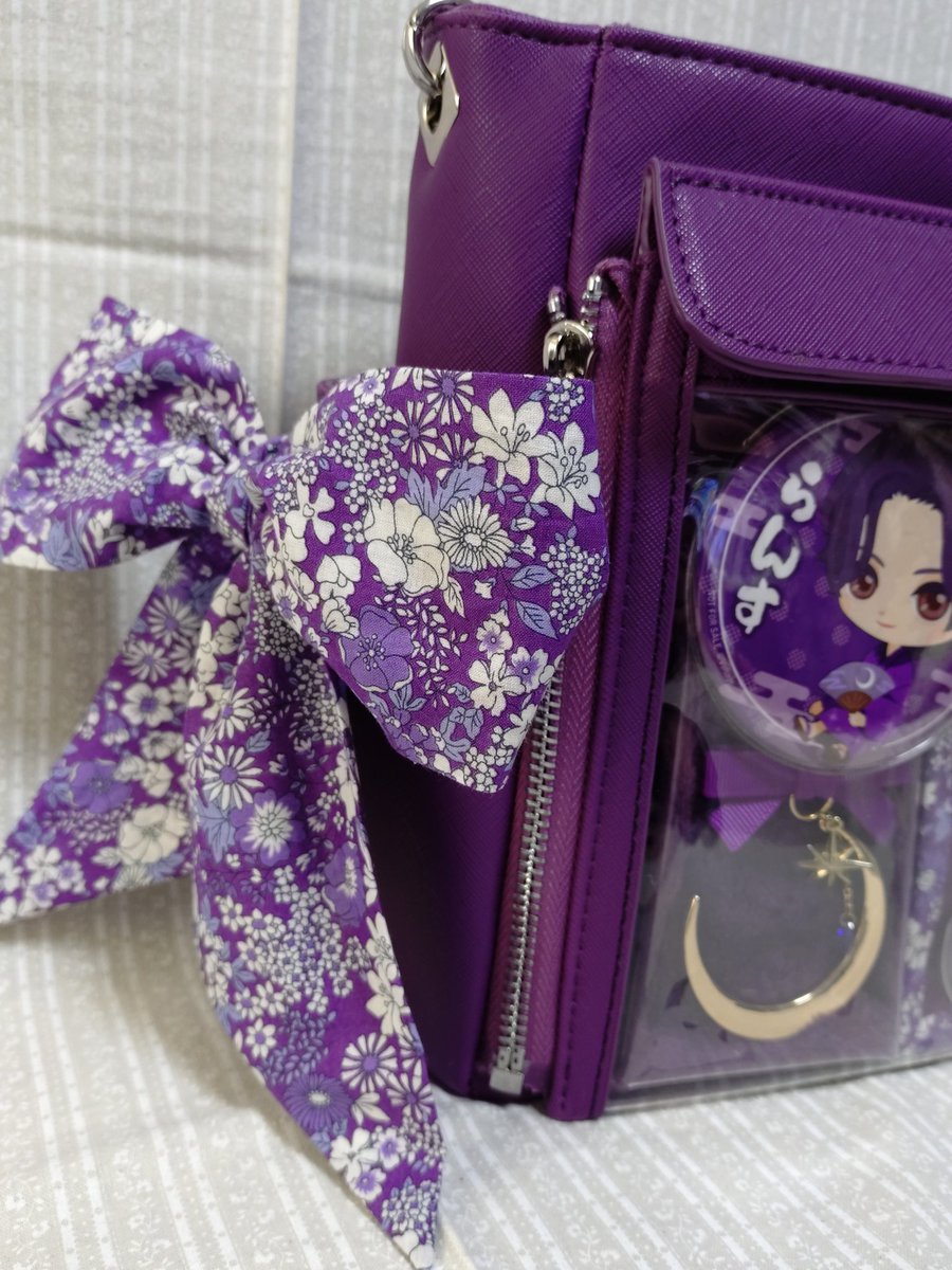 AFUKO5's tweet photo. 痛バに付けるツイリースカーフを作ってみました🎀
残ったハギレでクリアポーチの中敷きとお洋服も作りました💜
夏仕様で✨️ https://t.co/fN5z06X0FF