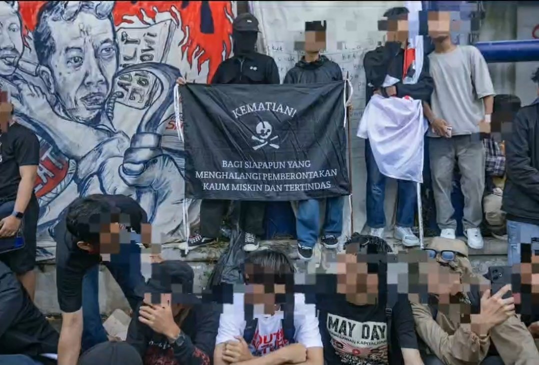 GERWANIDYKE's tweet photo. anarchists and trots in the same protest https://t.co/FDy7VpUMmy