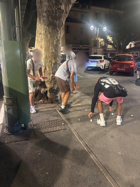 davidlisnard's tweet photo. Nous le faisons systématiquement. Arrêtés, verbalisés, obligés de nettoyer tout de suite.

Extraits du rapport d’activité nocturne de la police municipale de Cannes, parmi d’autres interventions (sur des rixes ou de saisies de stupéfiants notamment) : 

D’abord à Gambetta, nous avons suivi un groupe d’individus depuis les caméras de vidéosurveillance à bord d’un véhicule qui venait de salir les lieux. La Police Municipale les a interpellés sur la voie rapide, puis leur a fait faire une petite marche pour qu’ils ramassent tout ce qu’ils avaient jeté par terre.

Ensuite devant le square Anne-Marie Dupuy, où des individus faisaient beaucoup de bruit. La Police Municipale les a verbalisés (pour tapage et jets de détritus) puis les a obligés à tout nettoyer.

La Police Municipale veille à appliquer les directives de tolérance zéro, chaque jour et chaque nuit.

L’ordre commence par là. Vivement pour la France.