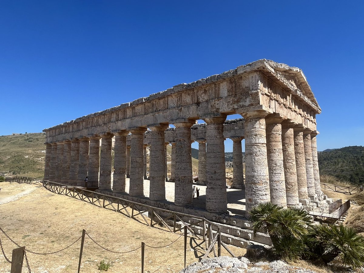 Yo320's tweet photo. 昨日はエクスカーションでセジェスタにある古代ギリシャの遺跡を見てきた。 https://t.co/qF7YRJdfif