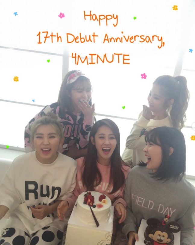 tang__kira's tweet photo. 4 minute ngumpul lagi untuk 17 tahun anniversary

Nam Jihyun, Heo Gayoon, Jeon Jiyoon, Hyuna, dan Kwon Sohyun https://t.co/bcmY3bE8OX