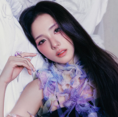 AboutMusicYT's tweet photo. Erling Haaland to Jisoo, 2023:

"Jisoo noona" https://t.co/f2LqlRD7HI