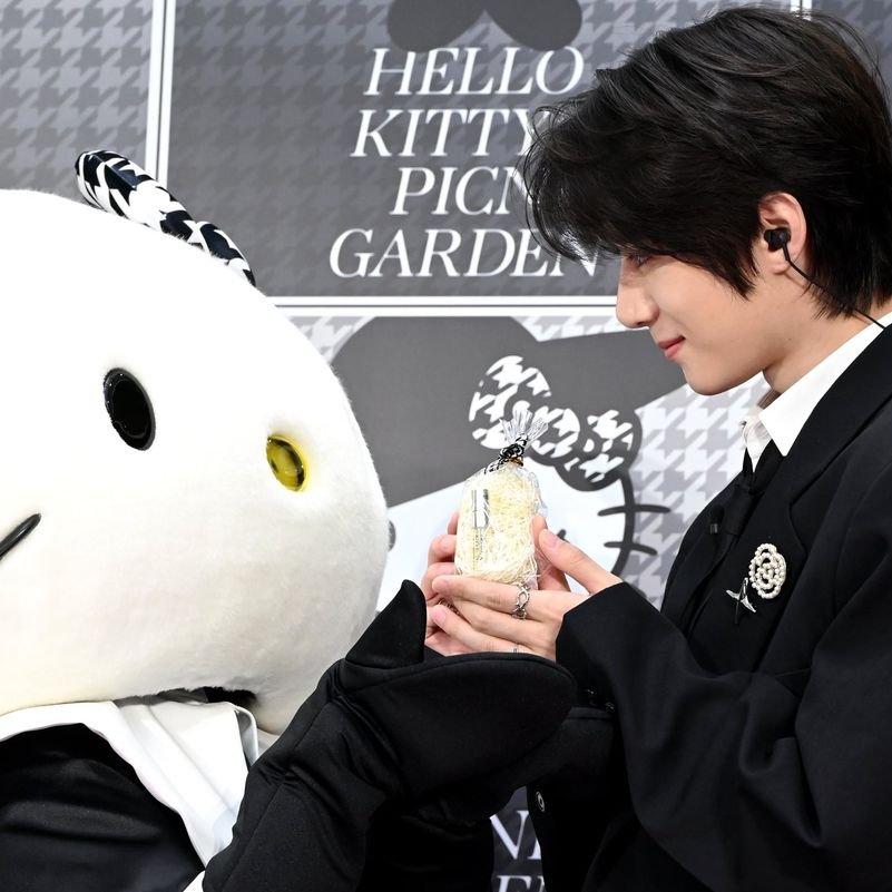 ghostingsoobin's tweet photo. every time beomgyu stays in japan while the other members return it's been because he had some special event to attend, like marnie's or hello kitty's and both went super viral...so i expect him to surprise us this time too, i'm always happy that he has special schedules 🥹 https://t.co/PihqUjcvis