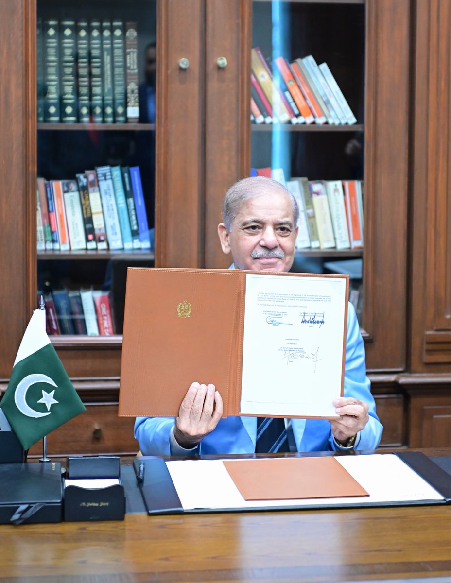 ranjha001's tweet photo. The guarantor, the mediator, The Man The Myth The Chachu 
This is remarkable day in Pakistan diplomatic history 
Islamabad Accord signed by Iran-- US -- Pakistan ( Guarantor)
Well played Pakistan https://t.co/l8egs4GP2v