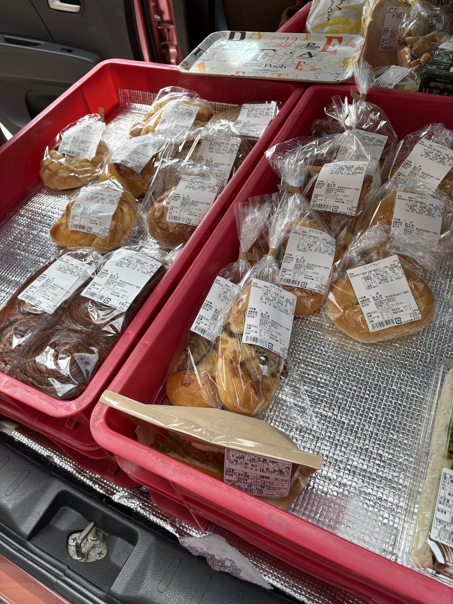 yabatanien595's tweet photo. 会社🏢にいつも😋売りに来てくださるパン🍞屋さんの😍素敵なおねーさんが🥐販売にいらしていて🙇‍♂️今まで全く買った事が無かったのですが🥐おすすめ頂いたので購入してみたら🤭あまりの美味しさにびっくり‼️です。
美味しい中身😋ぎっしりのもちもちのパン🥐にやられてしまいました👍

#安田製パン所 https://t.co/QLJq6FbMyU