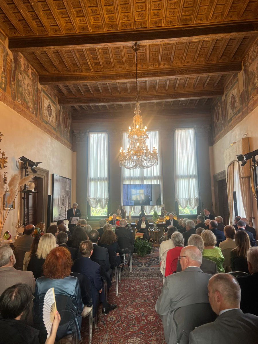 ItalytoHolySee's tweet photo. Il Card. #Zuppi e il Ministro #Crosetto sono intervenuti ieri a #Palazzo Borromeo alla presentazione del volume “Quam Pulchri - Settanta saggi per i settant'anni del Cardinale Matteo Zuppi”.
👉Leggi il comunicato stampa:
https://t.co/4nlln0Azfi https://t.co/es5H0Zg3R3