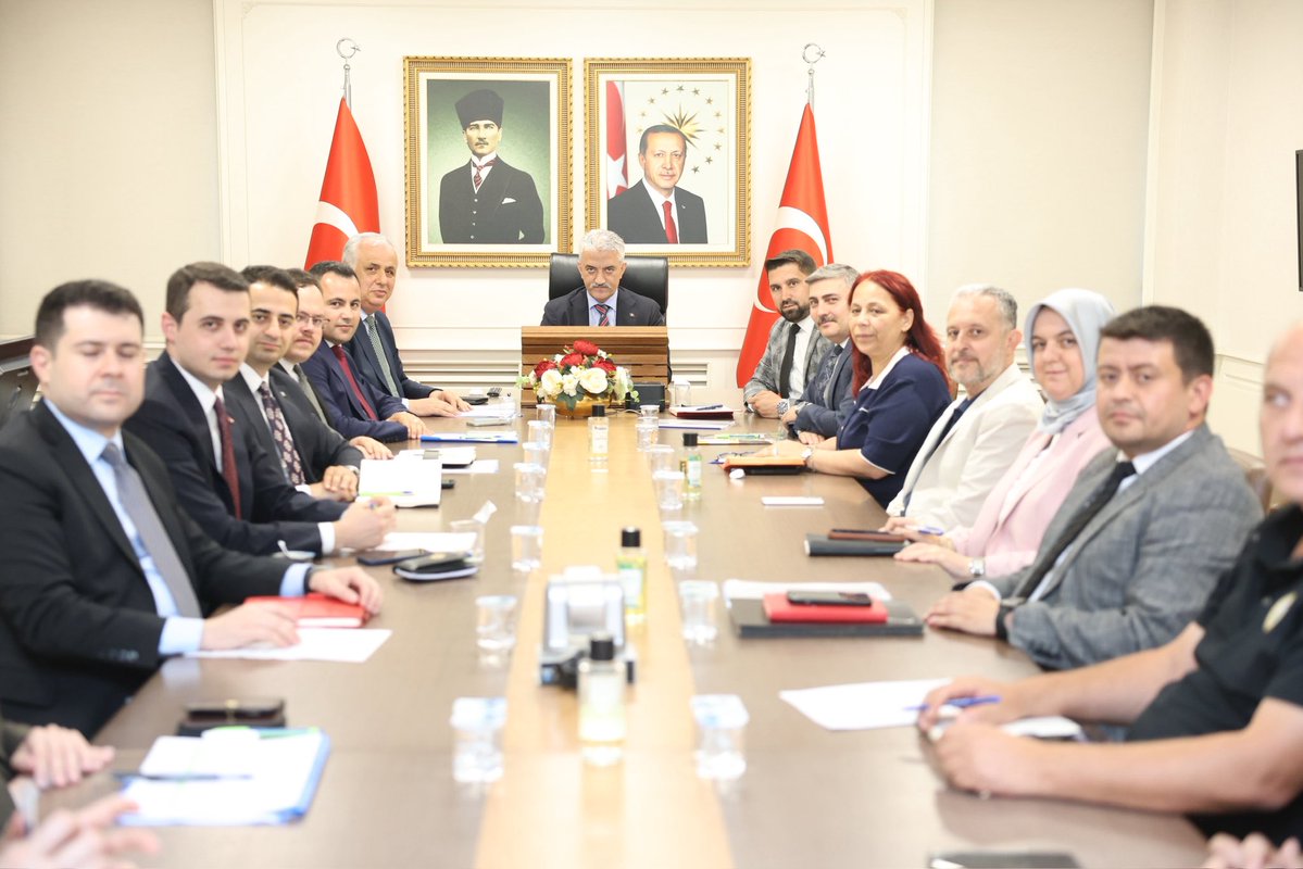csbduzce's tweet photo. Sayın Valimiz Mehmet Makas Başkanlığında, Vali Yardımcımız Şevket Cinbir, Kaymakamlarımız, Çevre,Şehircilik ve İklim Değişikliği İl Müdürümüz Sayın Nurhan KARTAL, İl Genel Meclisi Başkanı Fazlı Koç ve ilgili kurum amirleriyle KÖYDES İl Tahsisat Komisyonu toplantısı yapıldı. https://t.co/pNpGlN6WTI