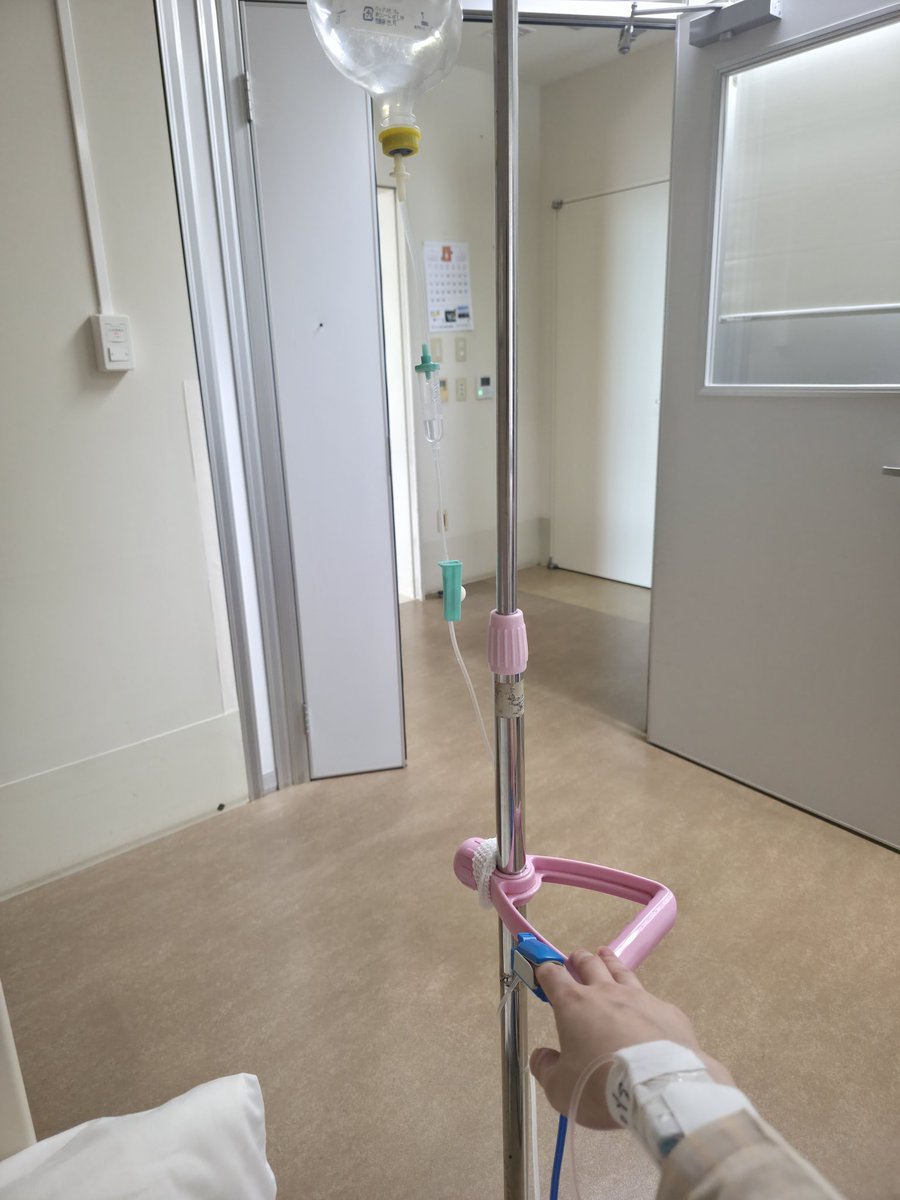 NK_86d's tweet photo. なぜかナース内で俺のこと、
売れないホストがお客さんと枕して感染してきたんじゃね？？

って噂されてるらしい()

みじせつすぎでしょwwwww https://t.co/8hH2Fdaws0