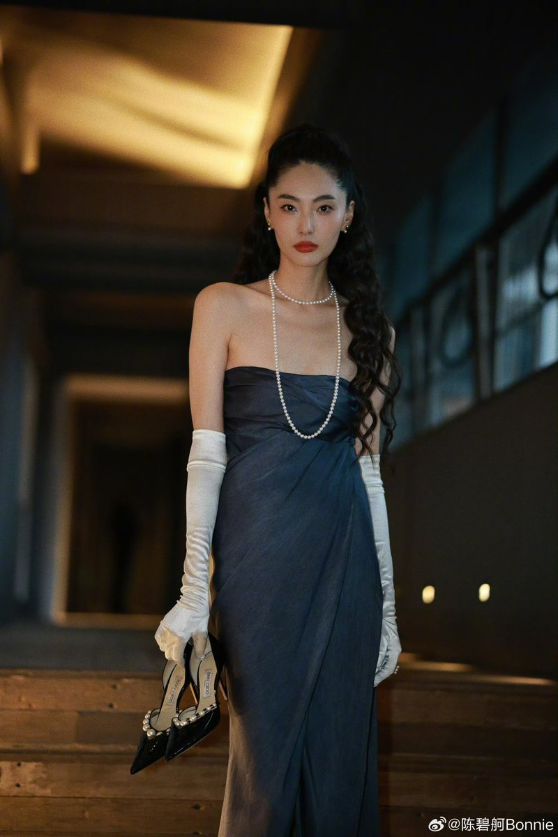 centlookbook's tweet photo. #ChenBige 陈碧舸 in Cortana SS26 for the Harper’s Bazaar Film Night in Shanghai https://t.co/LQbXEWCrQX