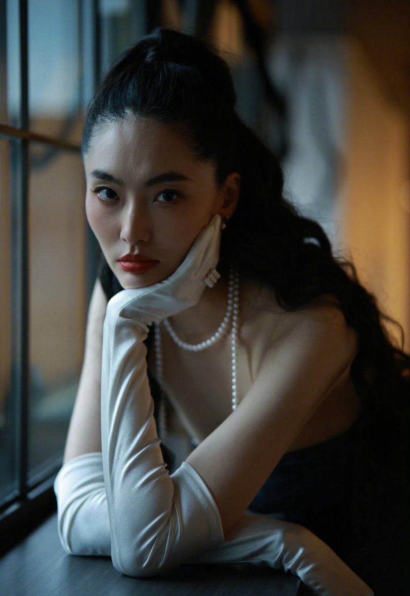 centlookbook's tweet photo. #ChenBige 陈碧舸 in Cortana SS26 for the Harper’s Bazaar Film Night in Shanghai https://t.co/LQbXEWCrQX