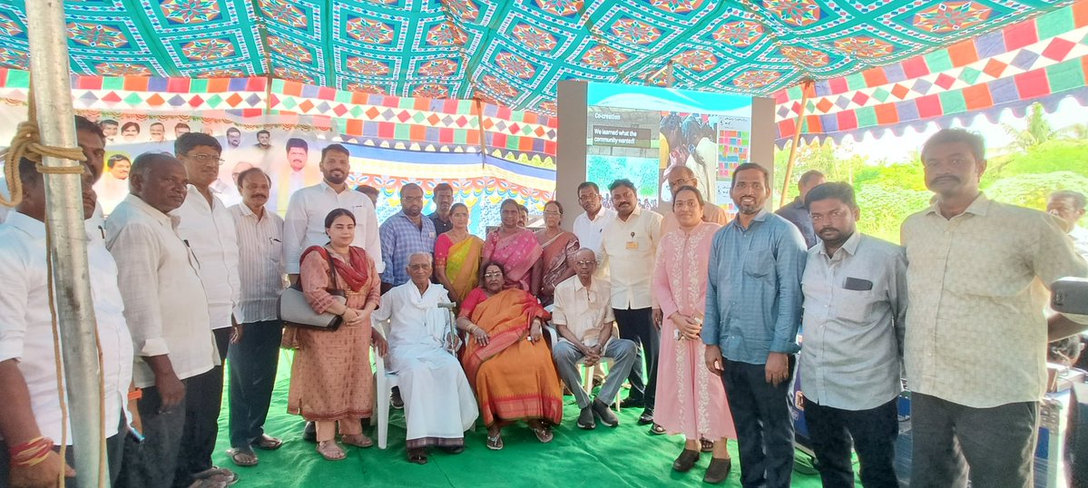 VarlaKumarRaja's tweet photo. పెదపారుపూడి మండలం యలమర్రు గ్రామంలో CSR నిధుల ద్వారా కోటి రూపాయల వ్యయంతో గ్రంథాలయం శంకుస్థాపన కార్యక్రమంలో మంత్రివర్యులు శ్రీ కొల్లు రవీంద్ర గారితో కలసి పాల్గొన్న పామర్రు MLA శ్రీ వర్ల కుమార్ రాజా గారు, కృష్ణాజిల్లా గ్రంథాలయ సంస్థ చైర్మన్ శ్రీ M.S. బేగ్ గారు వారితోపాటు అధికారులు, సీనియర్ నాయకులు, కూటమి నాయకులు మరియు కార్యకర్తలు పాల్గొన్నారు.
#LibraryFoundation #CSRInitiative
#VarlaKumarRaja #PamarruMLA #TDP #kutami #PasupuKotaPamarru #AndhraPradesh