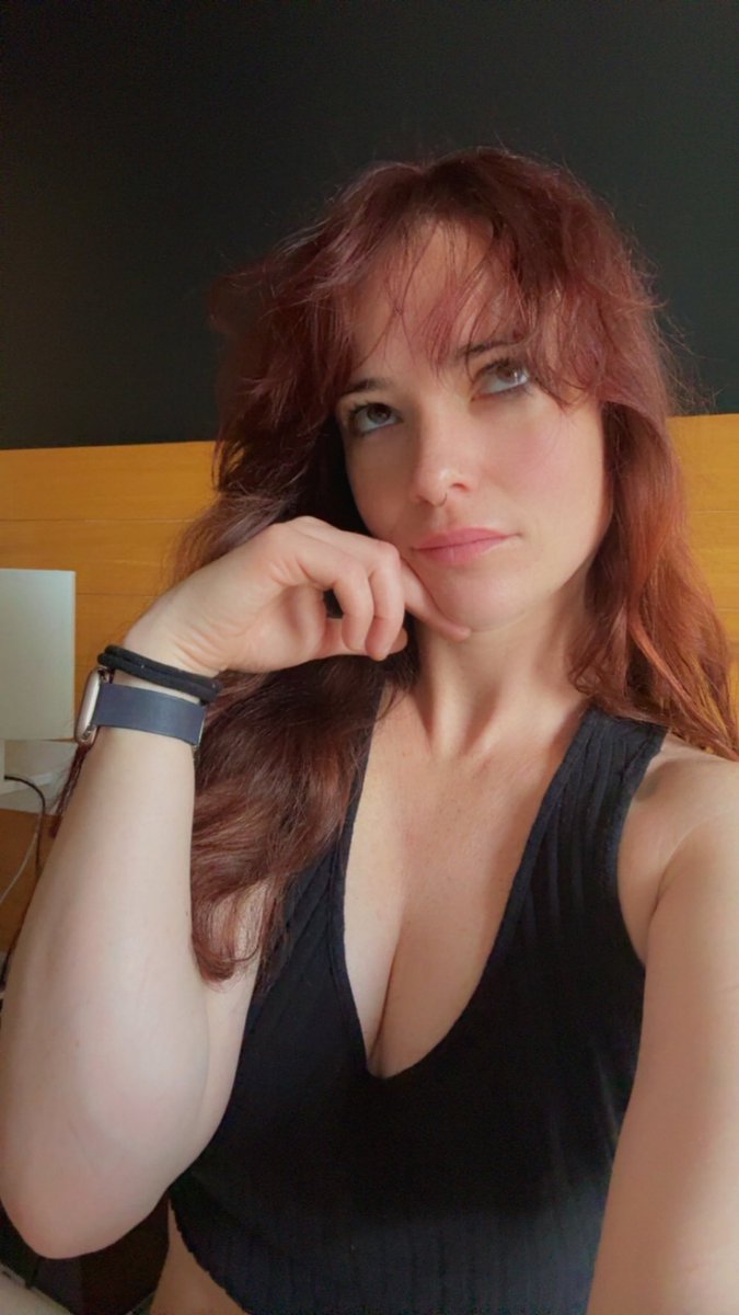 SyndraFindom's tweet photo. Beach or shopping ? 
But first I want my money. https://t.co/LL3CVME1mm