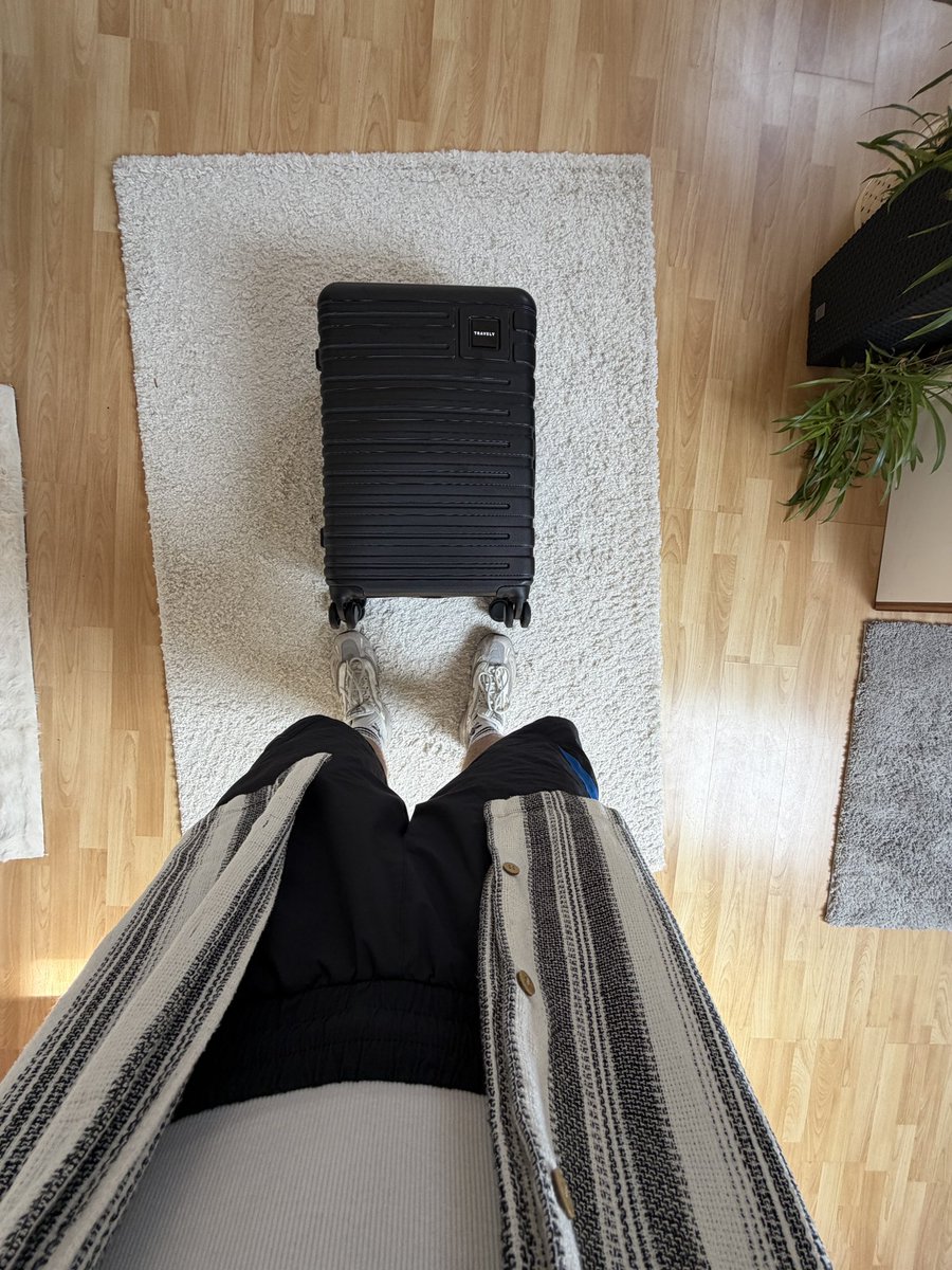 JLo_CS2's tweet photo. Ready for Cologne. Where tf is my beer @ZazCS2 #IEM https://t.co/GAfj4m5iGh