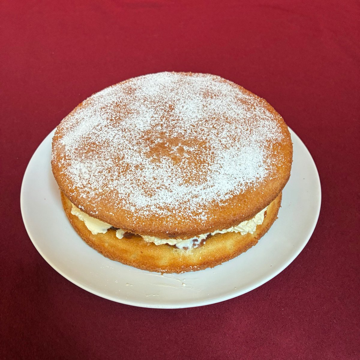 adrianpgibson's tweet photo. Made a cake for work β¦ of course it had to be a Victoria sponge π
#cake #victoriasponge #iambaking #work #victoria https://t.co/sEwsOKNcMl
