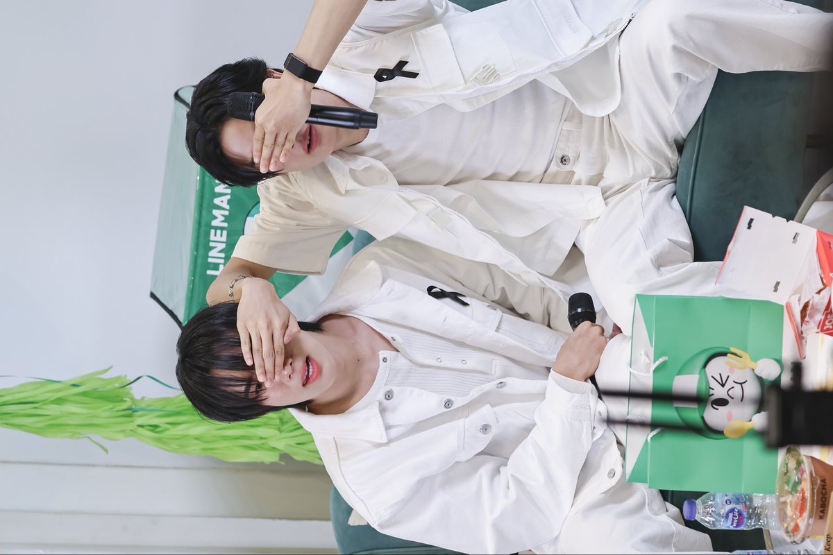 170303_kp's tweet photo. พี่อลัน 02 กับ น้องขุนพล 03 คับ👶🏻👶🏻

#KHUNPOL #ALANPasawee 
#LINEMANถูกสุดทุกวันxBUS https://t.co/UkwdkpT4kY