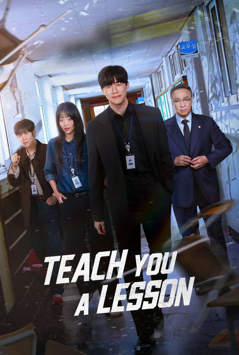 devouredbook's tweet photo. Teach You a Lesson  on Netflix is a really good choice if you liked The Fiery Priest 😊The way the lead quietly holds back his anger and then suddenly explodes feels so theatrical, like you’re watching him on stage 🎭🔥

主演のキム・ムヨル
舞台・ミュージカル🎤出身で、演劇畑でかなり経験を積んできた俳優なので、だからこそ、「怒りを静かにためてから一気に爆発させる場面で演劇っぽい」と感じるのは、まさに彼の根っこが舞台俳優だからだと思います🥹

The lead actor Kim Mu-yeol comes from stage and musical theatre, so it makes sense that those moments where he holds in his anger and then suddenly explodes feel really theatrical 🤯🎭 It’s almost like you’re watching him on stage 😌

「鉄槌教師」は、主人公の“圧”とキレ芸で理不尽な加害者に次々と鉄槌を下していくカタルシスが気持ちい��し、ちゃんと社会問題も描いてくれるから『熱血司祭』好きにはかなりハマりやすいと思う⚖️
そして「コンビニのセッピョル」は『熱血司祭』と同じイ・ミョンウ監督作品なだけあって、ところどころ熱血司祭パロっぽい小ネタが仕込まれててニヤニヤするコンビニドラマ🏪 それくらい『熱血司祭』が好きなドラマなんだよな〜😌

2026年6月17日発表のNetflixグローバルTOP10（TV・非英語）で2週連続1位、46カ国で1位・91カ国でトップ10入りしたのも納得📈🌍

#TeachYouALesson 
#鉄槌教師
