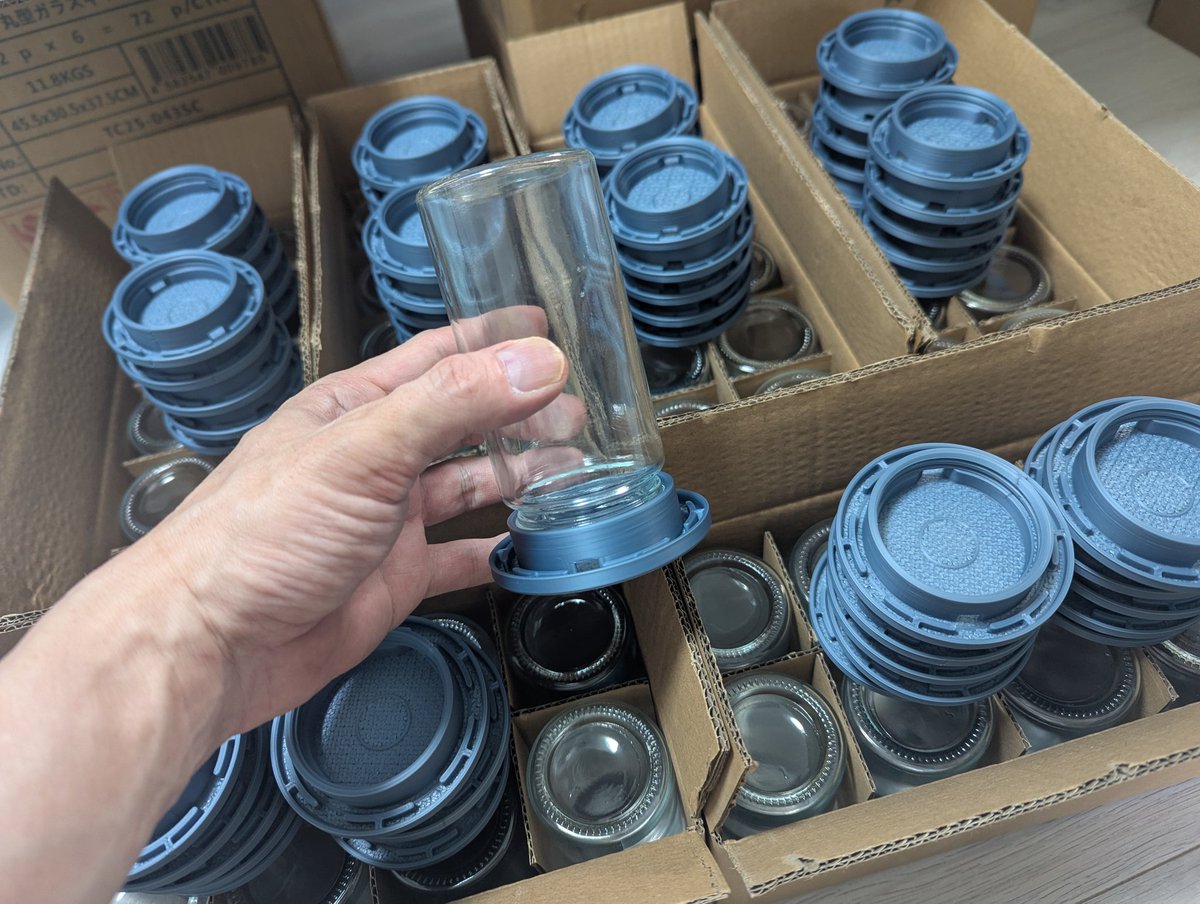 89lab_watanabe's tweet photo. コオロギ給水器SサイズMサイズ
出荷準備完了しました!
明日、大宮店中野に配達します!
仙台店には土曜日からのイベントには間に合うと思います! https://t.co/pRKy2SumYd
