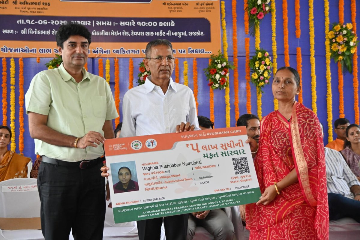 Rameshvtilara's tweet photo. વિવિધ જનકલ્યાણકારી યોજનાઓનો લાભ સમાજના દરેક વર્ગ સુધી પહોંચે, વધુમાં વધુ નાગરિકો યોજનાઓનો લાભ મેળવી શકે તે  માટે રાજકોટ મહાનગરપાલિકા દ્વારા આજે શ્રી વિનોદભાઈ શેઠ કોમ્યુનિટી હોલ ખાતે નાગરિકોને વિવિધ સરકારી યોજનાઓ અંગે માર્ગદર્શન અને લાભ એક સ્થળે મળી શકે તેવું આયોજન કરવામાં આવ્યું https://t.co/EnBNzwfObS