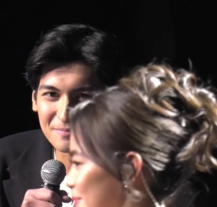 kdm_95's tweet photo. The way he looks at her.. as if her smile is the only thing that could possibly matter. :) https://t.co/kwW2K50rYR