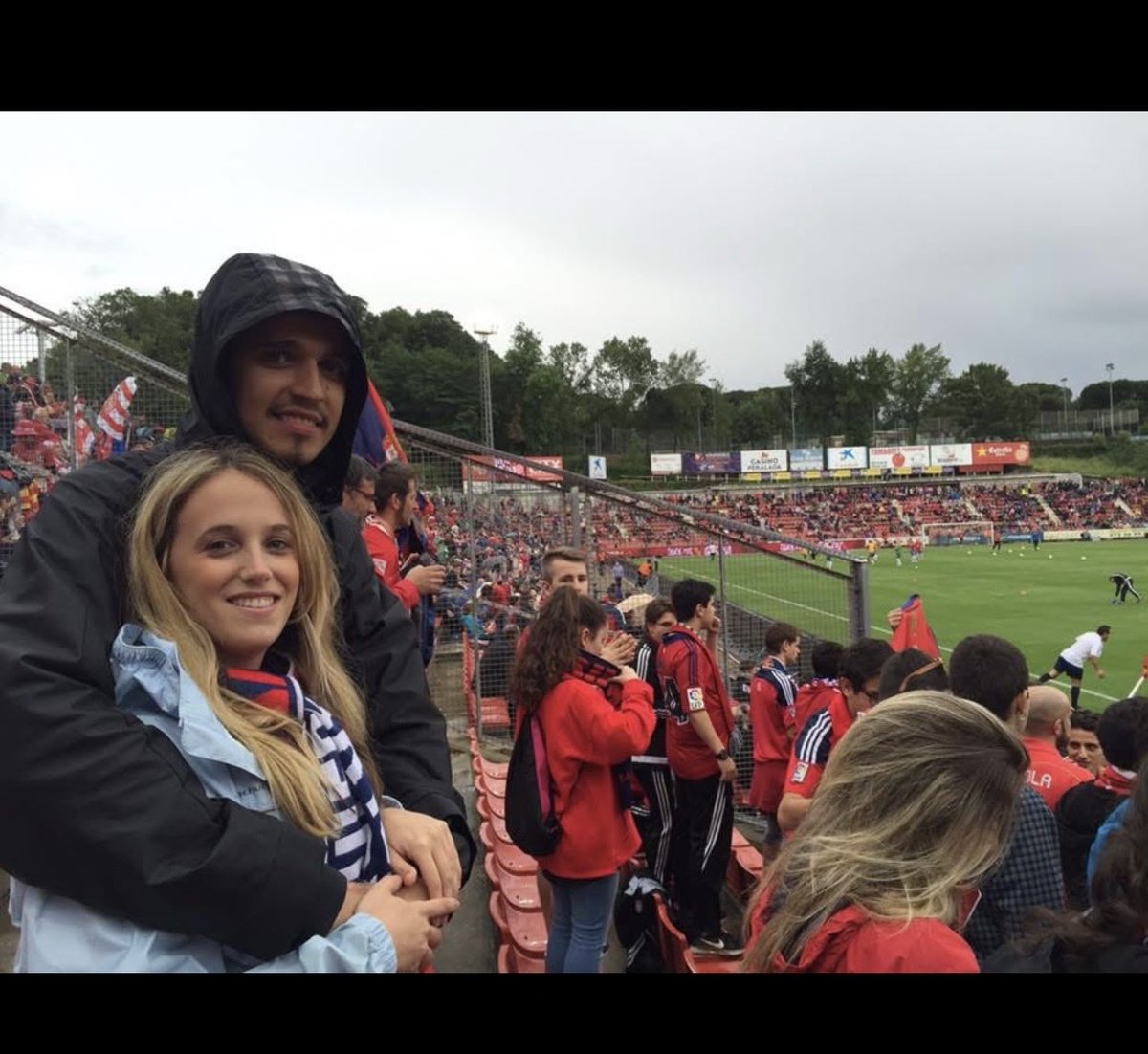 jonelizauga's tweet photo. Facebook me recuerda que hace años estábamos mojados pero felices en Girona. OSASUNA edonon baina zurekin https://t.co/nZdFuBefzX