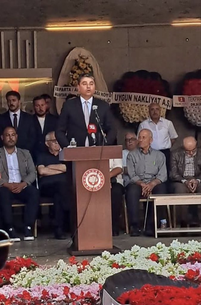 DpGultekinUysal's tweet photo. Türk Milletinin tarih önünde hür, müreffeh ve korkusuzca yaşama mücadelesini zirveye taşımış Genel Başkanımız, Başbakanımız, 9. Cumhurbaşkanımız, Demokrat Geleneğin adeta 2. Büyük kurucusu Süleyman Demirel’i Isparta-İslamköy’de mezarı başında şükranla, rahmetle andık; Allah rahmet eylesin…

Ayrıca memleketin dört tarafından vefa duygusuyla Çalcatepe-Anıtmezar’da buluşan tüm dava arkadaşlarıma teşekkürlerimi sunuyorum.