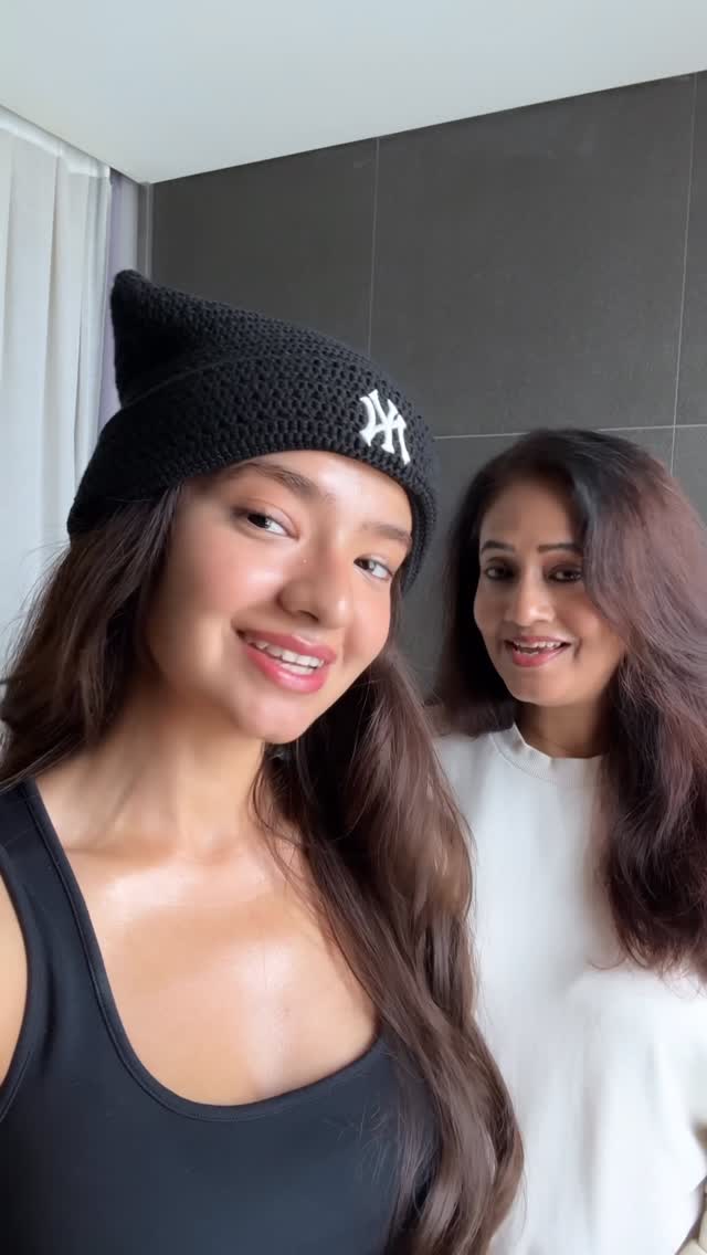 PRASADSHIVKUMAR's tweet photo. Pages from our summer diary 🏝️📒

Shop Anushka’s pick at your nearest store or on our website 💕🛍️

#anushkasen #bonkerscorner #exclusives 

[Bonkers Corner, Summer collection, Anushka Sen picks, exclusives, anushkans, hot girl summer, baby tee, summer fits, trendy] https://t.co/1DFjxBdOqB