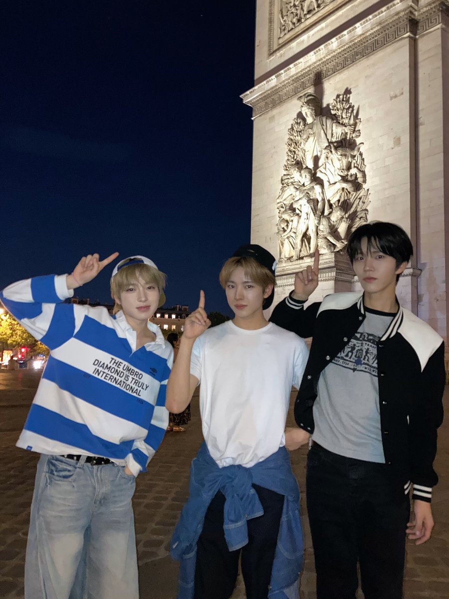 nctwishofficial's tweet photo. Minuit à Paris #NCTWISH https://t.co/NQfoL7uwem
