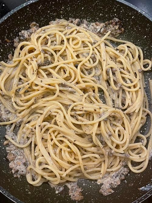 ricesy's tweet photo. Just had the best truffle mushroom pasta at that cozy little bistro downtown! Creamy, earthy, and perfectly al dente—my taste buds are still dancing. 10/10 would come back for seconds tonight! https://t.co/nuXIodPaWF