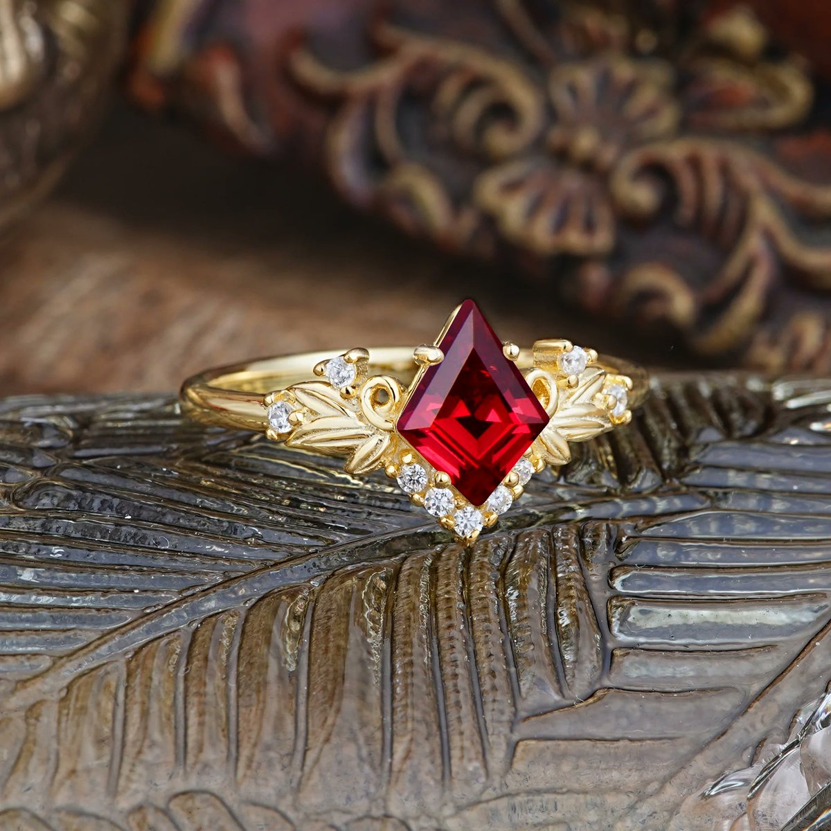 Romalarjewelry's tweet photo. Crimson royalty. 🌹✨ This nature-inspired Kite Ruby is pure gothic romance. A dark botanical dream. ❤️ #RubyRing #KiteCut #AltBride #Fairycore #ROMALAR https://t.co/3uJNn3pDLp
