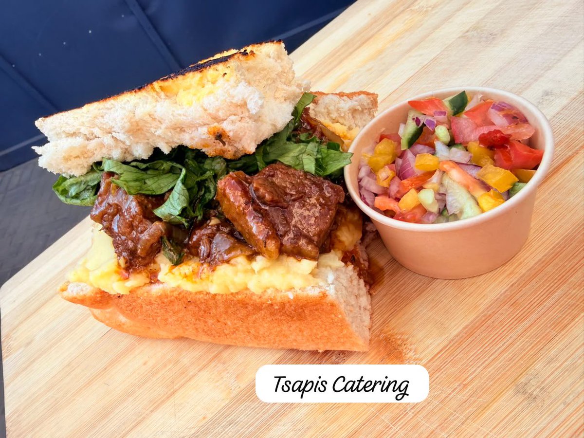 Maletsapa1's tweet photo. So all your companies have Canteens for you to eat or you just dont want to give us an opportunity to cook for all of you 🤭.

We need jobs and our work is quite simple we cook breakfast and lunch for companies,Firms, construction workers etc. 

Try @Tsapis_Catering and you’ll never go wrong.

Please repost,our customers might be on your TL.