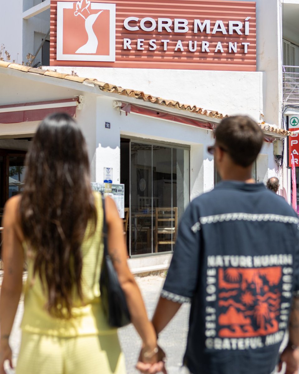 RestCorbMari's tweet photo. 📸🌊 Hay paseos que ya forman parte del plan.

Caminar por el Passeig Anglada Camarasa, con el mar al lado y el ambiente tranquilo del 📍 Port de Pollença, siempre apetece. ☀️

Y si al final del paseo te espera Corb Marí… mejor todavía. 😉🍽️

#PortDePollenca #PuertoPollensa https://t.co/ACx86tZYdP