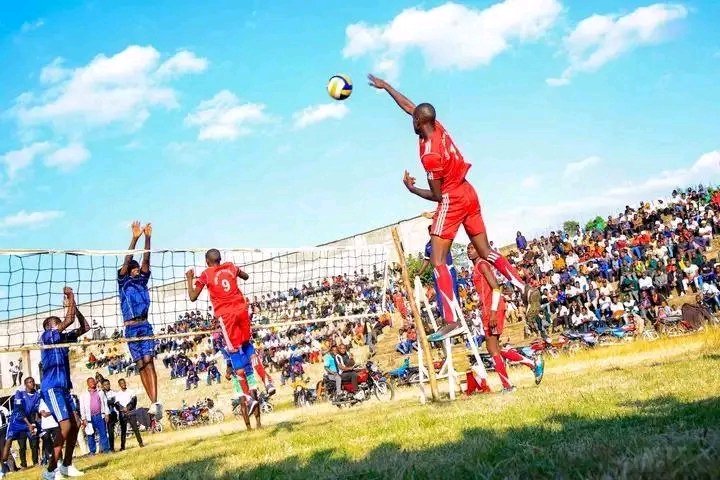 Kiplaa_19's tweet photo. Volleyball made in konoin,,Koiwa Boys dominated Tenwek boys 3 sets to nil 
@EngFelix_035  last year mlikataa kumaliza leo group stages mnaonwa war 😂 https://t.co/pX3qU1qC0V