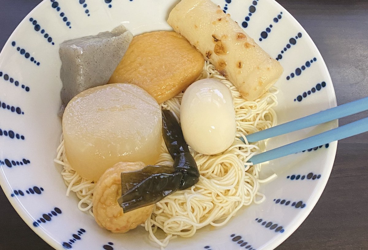 ryo4071's tweet photo. おでんとそうめんがあったのでおでんをそうめんの具にしてみたがかなりアリ
特に煮卵と麺つゆとそうめんが合わさるとだいぶ美味い https://t.co/fDSkeKiXIU