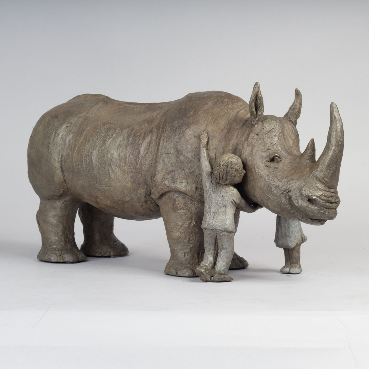 sophie_verger's tweet photo. [Nouvelle #sculpture] Célébrons tous les pères avec
👧 🦏 👦 UN RHINOCÉROS D'EXCEPTION - #Bronze - 23 x 45 x 17 cm ⤵️
➡️ https://t.co/UtBszNgoGb

#Art #Newsletter #PhotoArt #Sculptor #Rhinoceros #Rhino #Artwork #Statue #CollectionArt #ArtForSale #ArtCollector #AnimalArt #PhotoArt https://t.co/CF7tt2nwyS