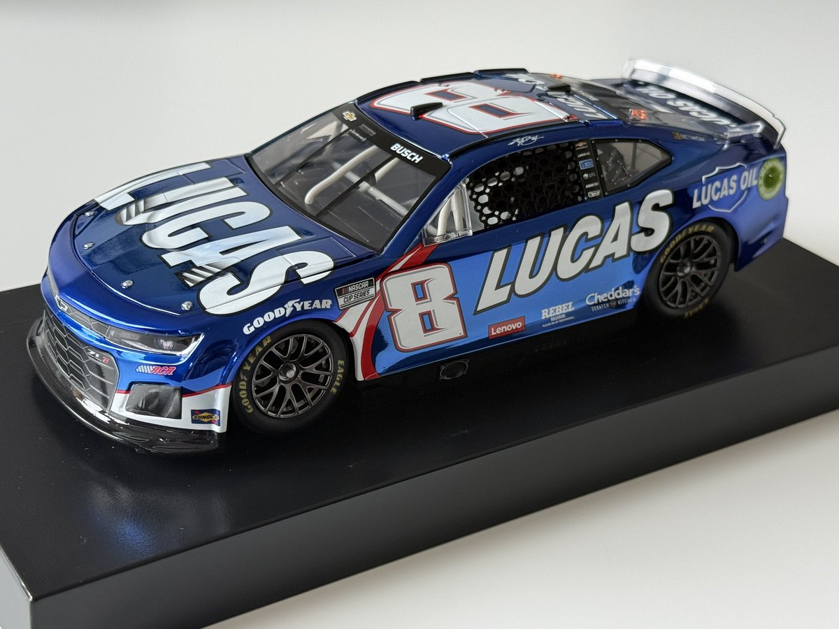 Lebowski_84's tweet photo. I decided I couldn’t sell this. 💙 

Kyle Busch Lucas Oil Color Chrome 1/24 NASCAR https://t.co/nSjrFhKBj5