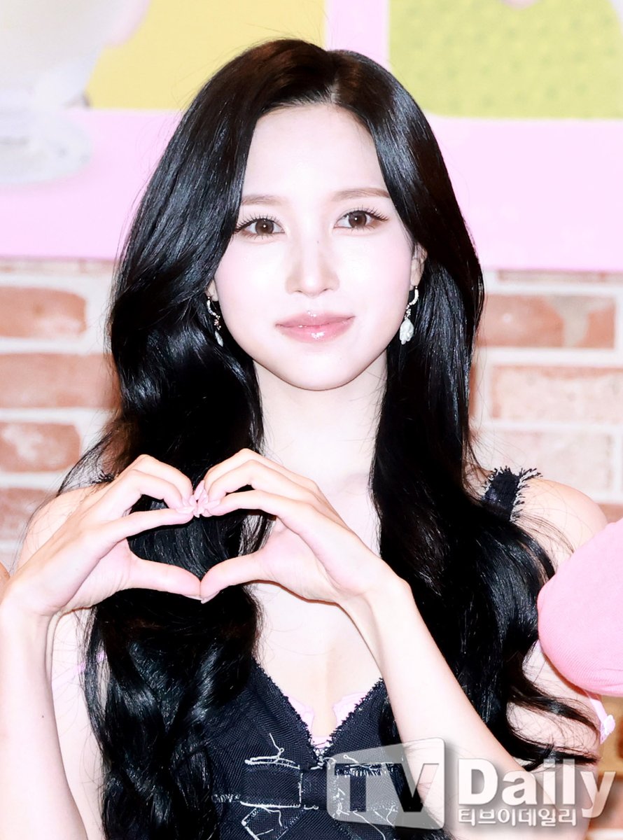 wodyy97's tweet photo. 미나 왜 좋아하세요?
ㄴ 얼굴을 봐라 안좋아하게생겼나ㅏㅏㅏㅏ https://t.co/fgUrl71zM5
