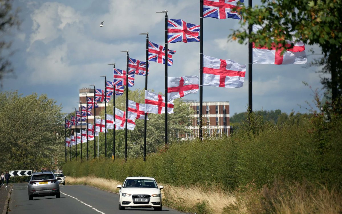 Stefan_deM's tweet photo. @bo66ie29 Talk auf X: „Oxfordshire is the first council to seek a legal ban on raising the Union and England flags in the street. What’s your reaction? 📞0344 499 1000 @JuliaHB1 https://t.co/3YsRAoQheJ“ / X

Can't do that flag anymore.