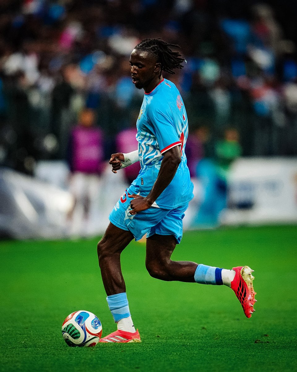 losclive's tweet photo. 🇨🇩 𝑹𝑫 𝑪𝒐𝒏𝒈𝒐 1️⃣-1️⃣ 𝑷𝒐𝒓𝒕𝒖𝒈𝒂𝒍 🇵🇹

Les Léopards l’ont fait : ils ont accroché le Portugal, 1-1, et ont pris le premier point et marqué le premier but de leur histoire en Coupe du Monde 🤩

Félicitations à Chancel Mbemba (90’) et Ngala Mukau (57’) 👏 https://t.co/1DQglmS7Pj