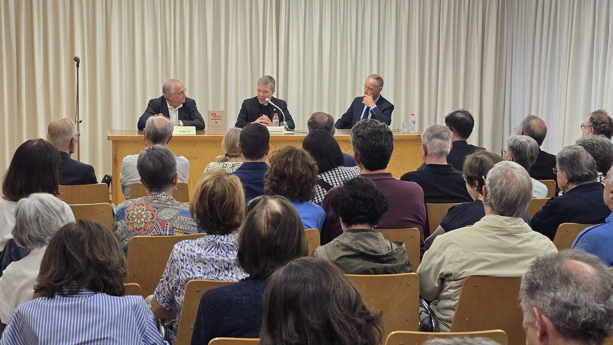 BisbatUrgell's tweet photo. Més de seixanta persones es van aplegar ahir a la Casa de l’Església de Santa Maria del Fener, a #Andorra, per assistir a la presentació del llibre de la #CàtedraPensamentCristià. Moltes gràcies!

👉 https://t.co/LC2MAbQjpd https://t.co/gbFTbNV3mE