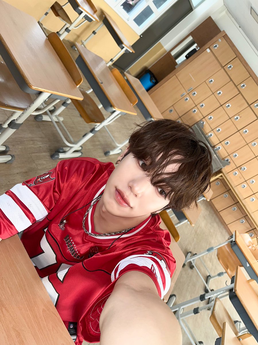 nSSign_official's tweet photo. [ #카즈타 ] 학교에서 도전많이해~^^

#nSSign #엔싸인 #エンサイン #KAZUTA https://t.co/094VAv6Xvu