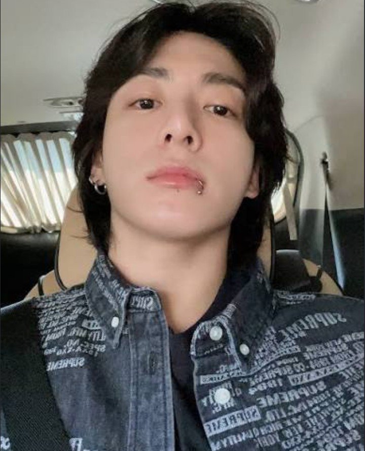 myselfandjk's tweet photo. streets are saying that Zayn Malik and Jungkook are dropping an R&amp;B collab with a runtime of 3:54. WE ARE SEATED https://t.co/KGLRP8xdFe