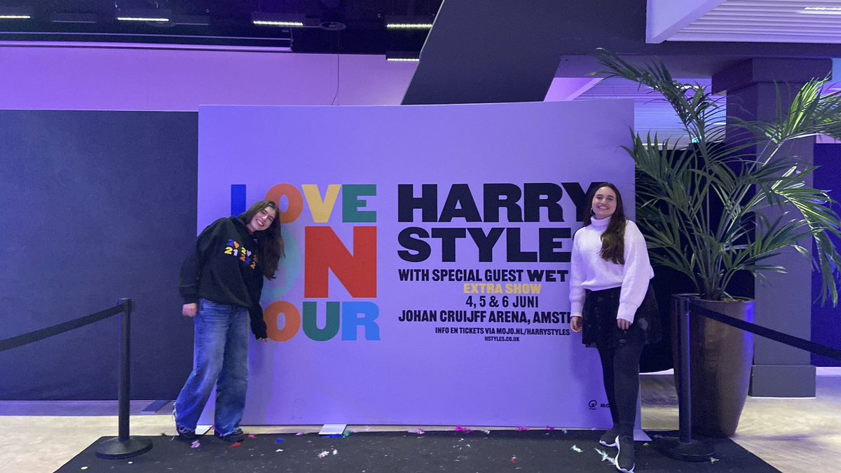 clameetsworld's tweet photo. Hey @HSHQ tomorrow we’ll be in Wembley for the very first time and I’d love to be one of the photographers for the night!! We travelled from São Paulo to Amsterdam in 2023, and now to London to see Harry, and will be in Front GA North tomorrow 🪩💗 #TogetherTogetherLondon https://t.co/0g6Q2rBQyv