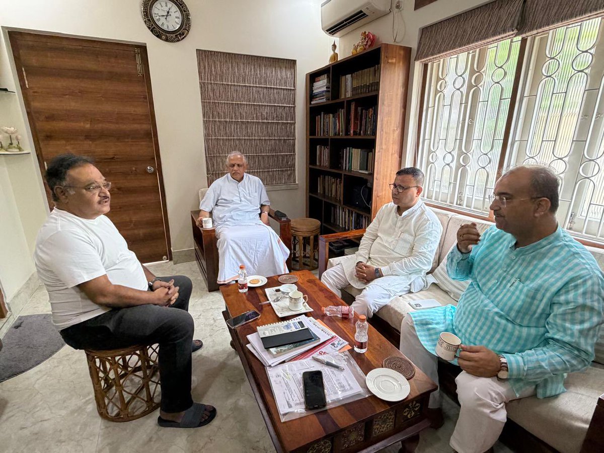 SamikBJP's tweet photo. সংগঠনই শক্তি, আর সেই শক্তির ভিত্তি গড়ে ওঠে মতবিনিময়, পারস্পরিক আস্থা ও সুপরিকল্পিত কর্মপরিকল্পনার মাধ্যমে। ঐক্যবদ্ধ প্রচেষ্টা এবং সঠিক দিকনির্দেশনাই একটি সংগঠনকে তার লক্ষ্যপূরণে এগিয়ে নিয়ে যায়। https://t.co/Z0AOmoFlXa