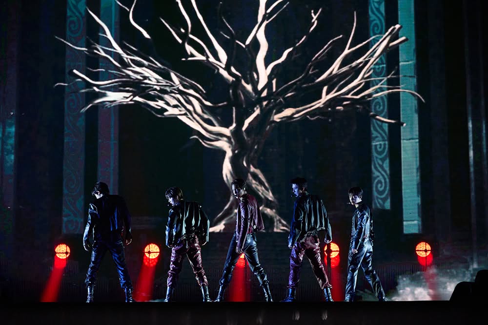 knockknock0408's tweet photo. CHANYEOL D.O. KAI SEHUN SUHO - SM True facebook https://t.co/wcJrp4GmZO