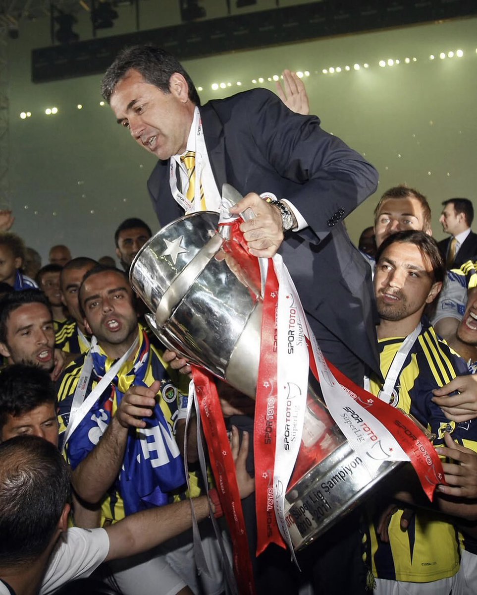 saracoglufb1907's tweet photo. 18.06.2018’de camiamızdan koparılan efsanemiz Aykut Kocaman, 18.06.2026’da evine geri dönüyor. Tarifi imkansız mutluluklar içindeyim. 🤩 https://t.co/aefXJ1HjBF