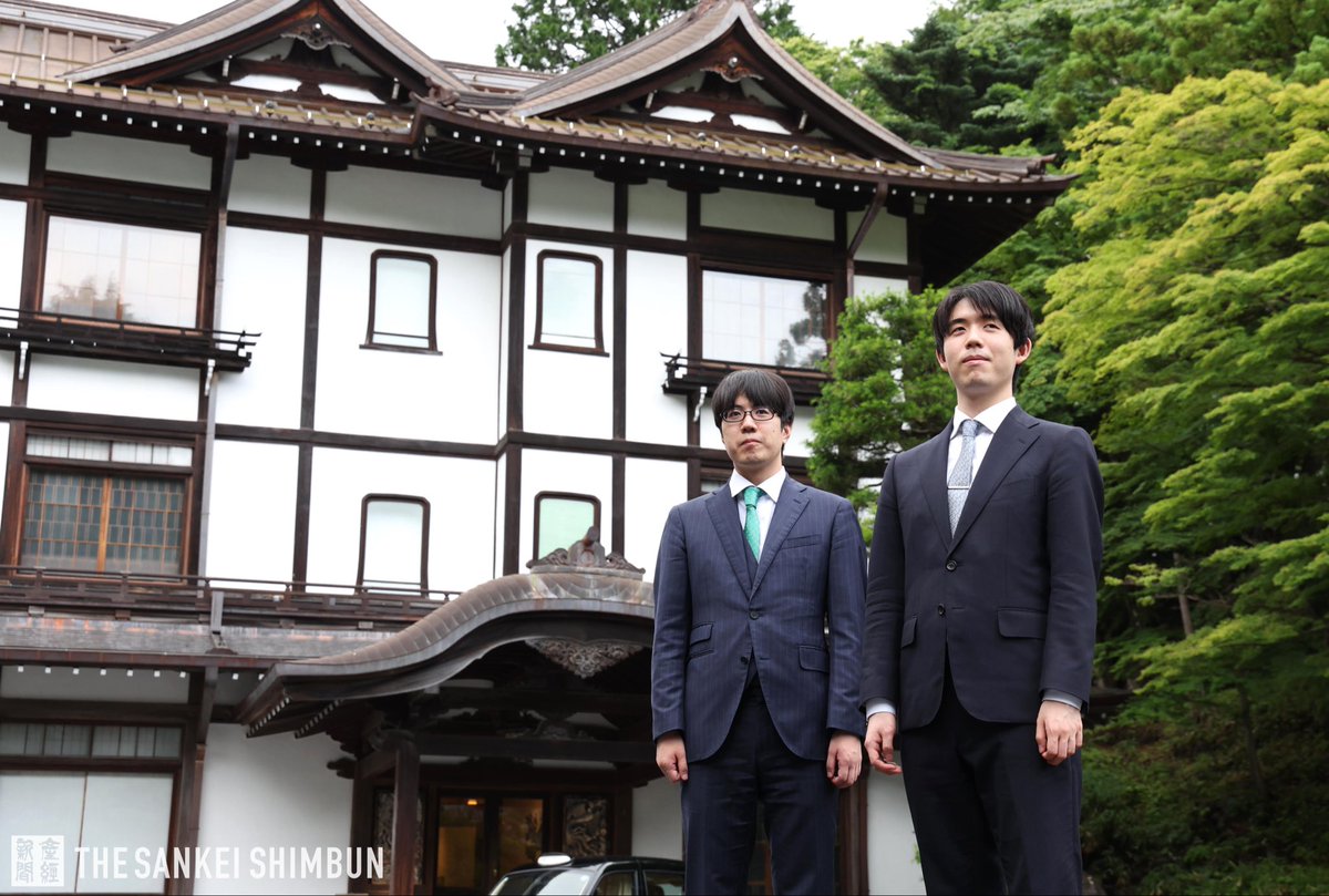 Sankeiphoto_TYO's tweet photo. 【ヒューリック杯棋聖戦五番勝負】
藤井聡太棋聖と服部慎一郎七段が日光金谷ホテルに到着し、立会人のもと盤や駒、室温など対局の環境を確認する「検分」を行いました。

▼棋聖戦の特設ページはこちら
https://t.co/sNvxOnb2ok https://t.co/u0sRxPR6Qv