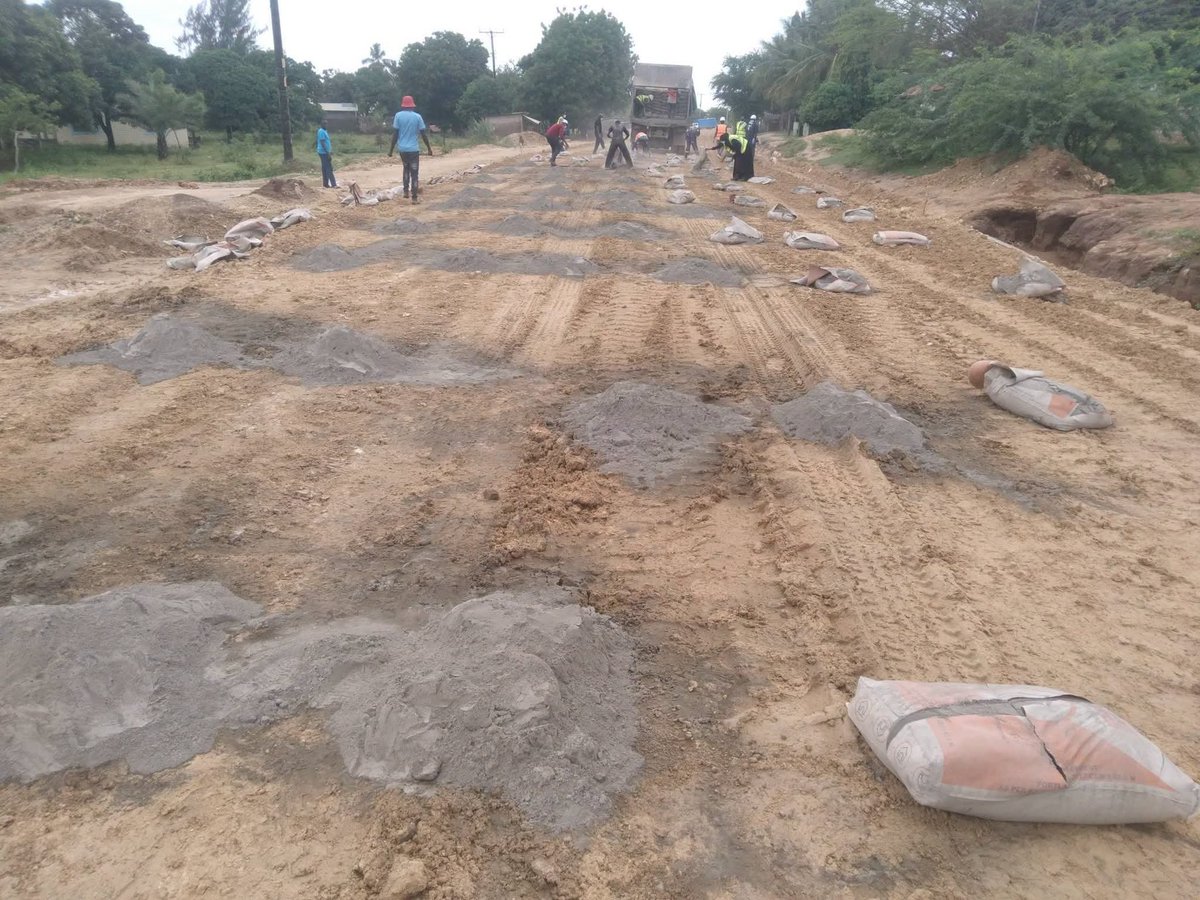 CoastDev's tweet photo. Mjanaheri Ngomeni Road 

On the road infrastructure front, works  are progressing steadily, with stabilization, processing and compaction of the sub-base layer ongoing. The improvements are set to enhance connectivity, ease transportation and support economic activities within the region.

Kenya Rural Roads Authority Malindi Kenya #ItalianCooperation #Kilifi #CDA